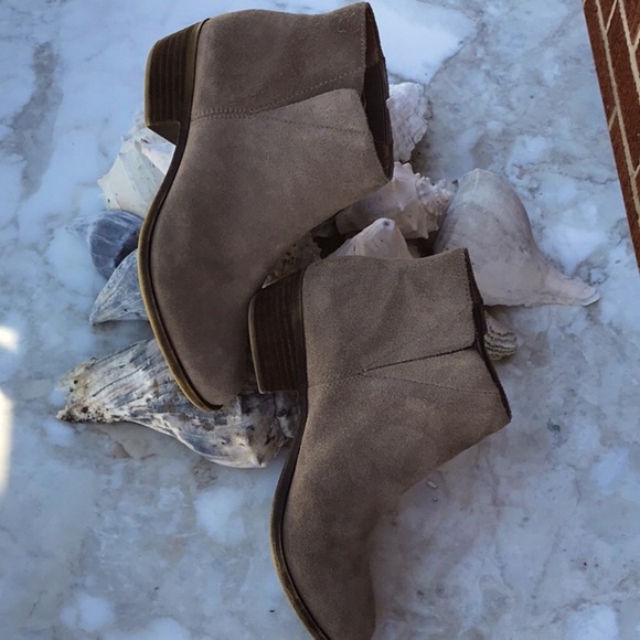 Lucky 🍀 Brand Pull On Tan Suede Ankle Boots Size 7 - Picture 8 of 16